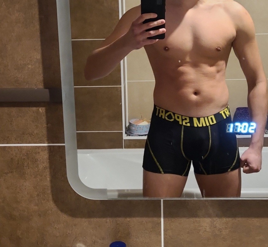 Profil de Hanafi, 24 ans, Escorte à Rodershausen