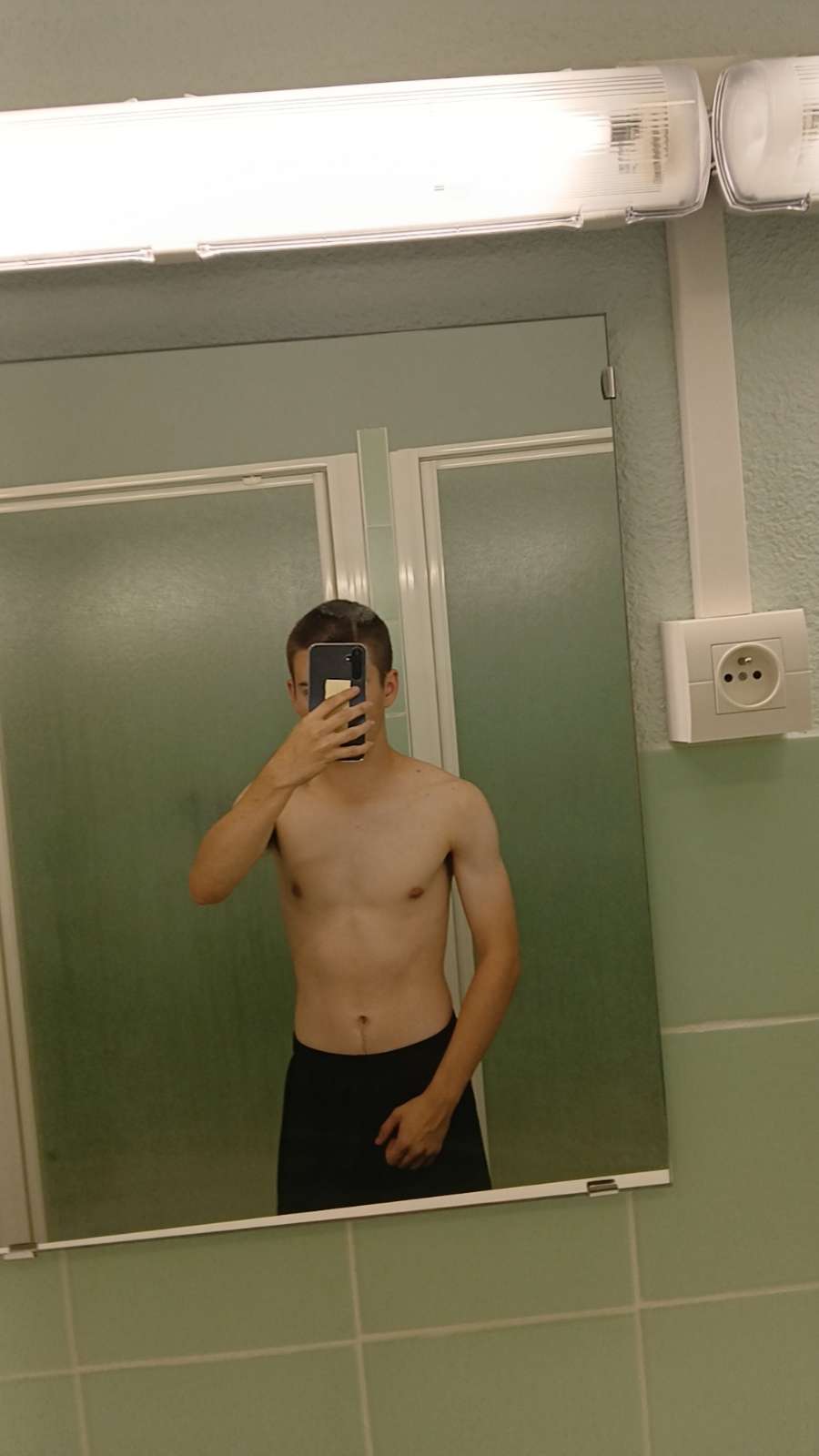 Profil de Theodor, 19 ans, Escorte à Unterschlinder