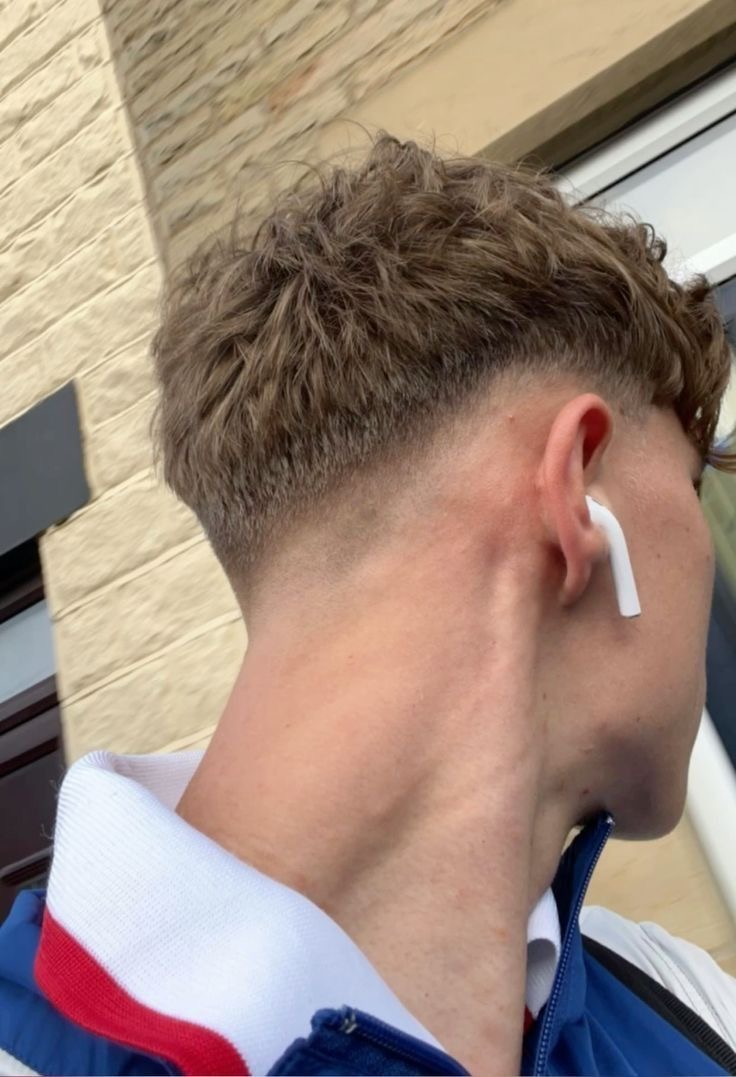 Profil de Iannis, 21 ans, Escorte à Wemperhardt