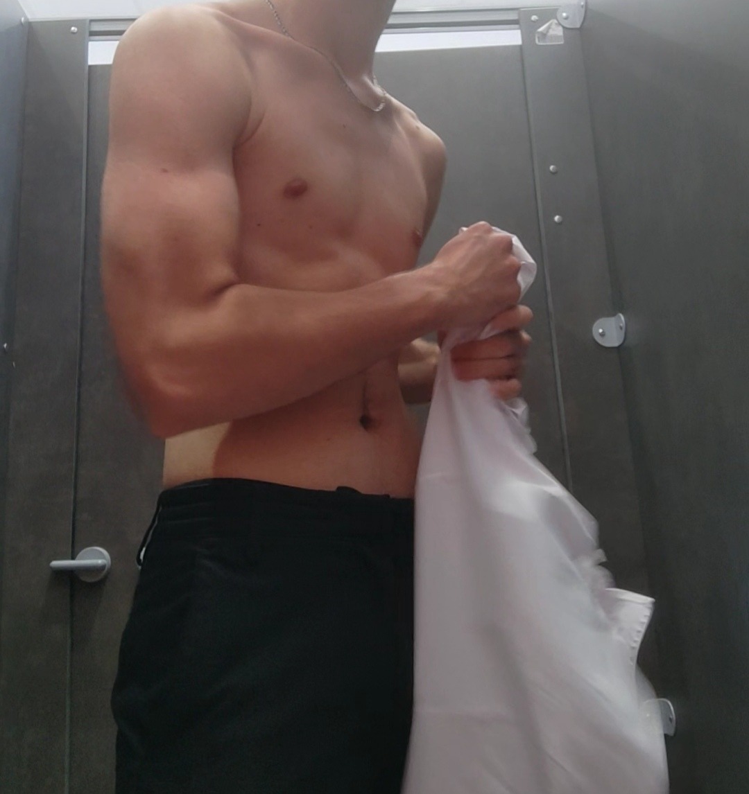 Profil de Hugolin, 19 ans, Escorte à Parc Hosingen