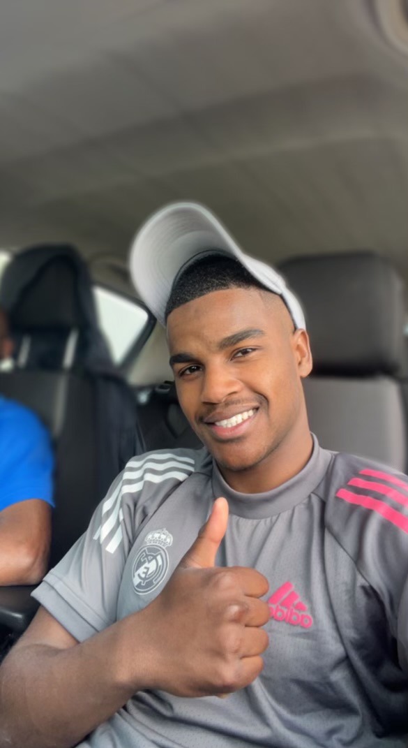 Profil de Arezki, 21 ans, Escorte à Pintsch